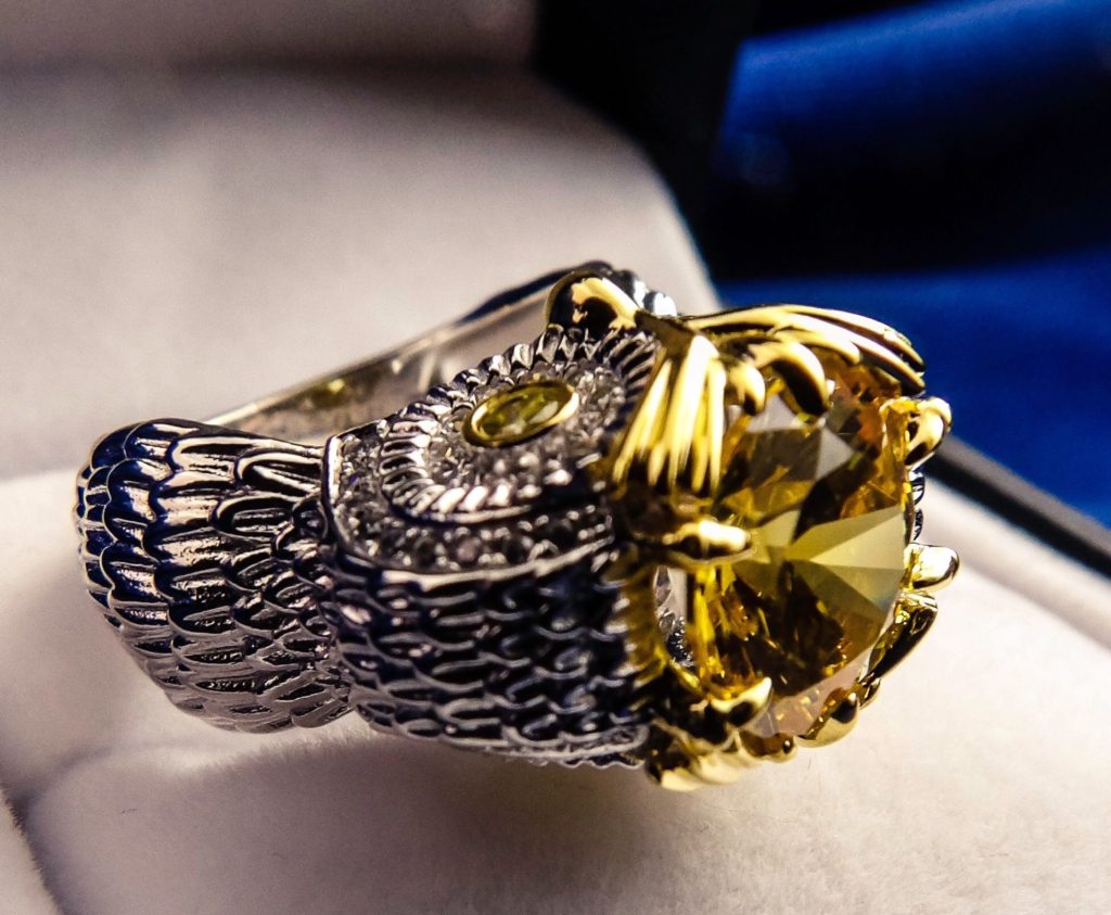 Jeulia Two Tone Feather Round Cut Created Topaz Owl Ring