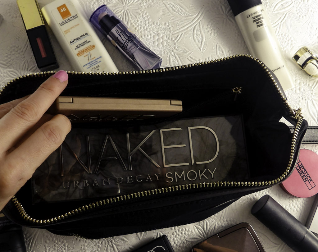 Kinzd Bag is wide enough to hold multiple Urban Decay Naked Palettes