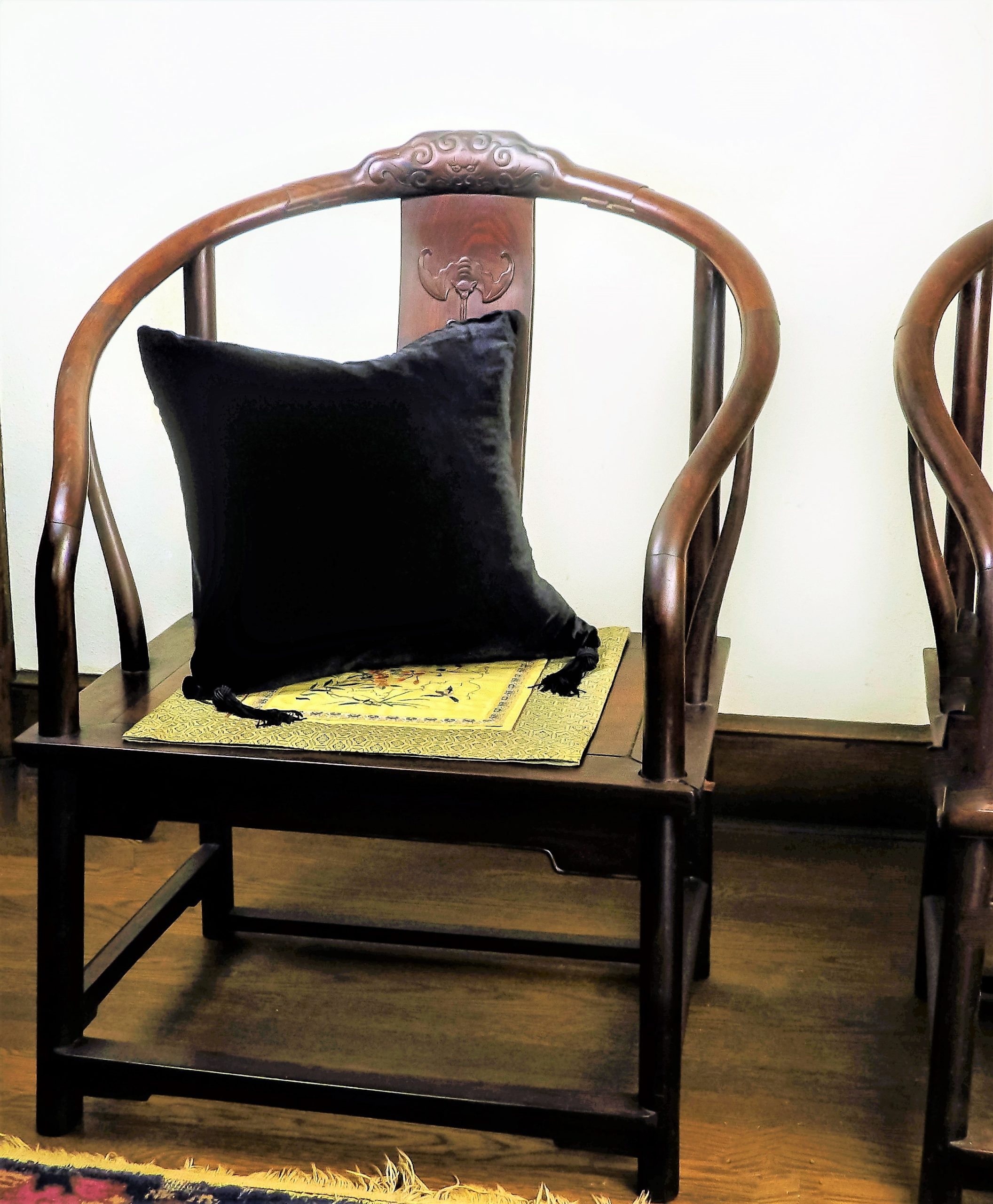 HomeRight Black Velvet Silk Pillow