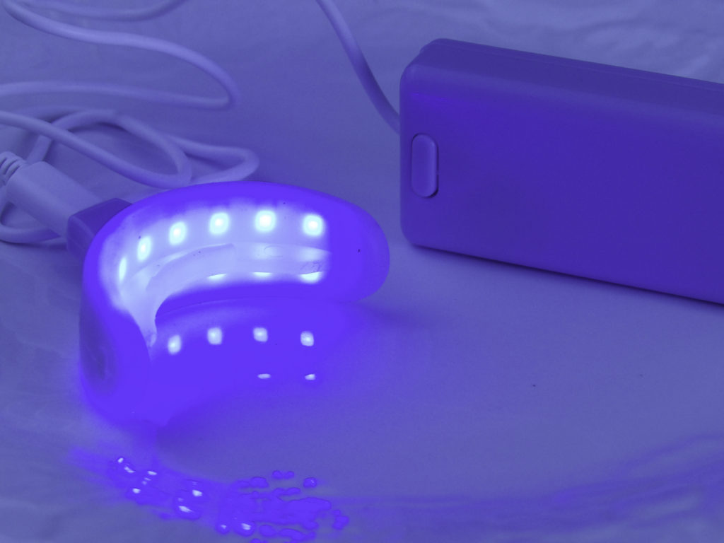 truewhite LUCE delivers a flood of true blue LED light to whiten teeth
