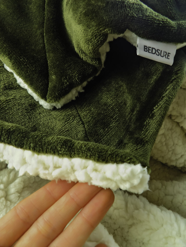 Dual sided reversible Bedsure blanket