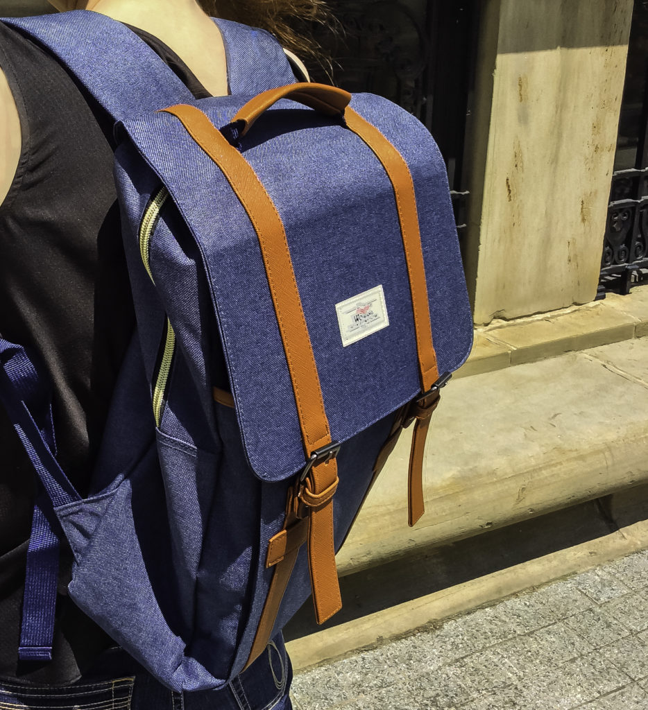 Wide shoulder straps evenly distribute the weight of the bag contents