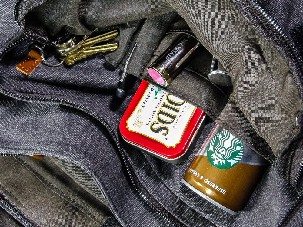 Inner compartment with multi-columned pocket sleeve for pens, mints, and a key ring