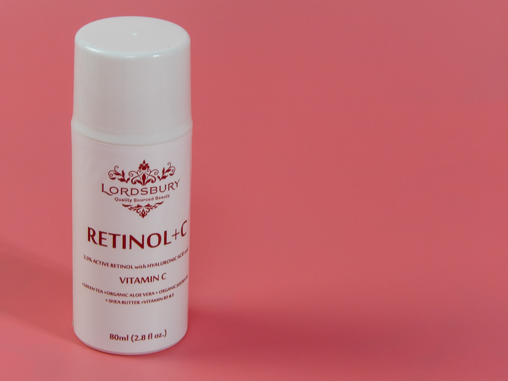 Lordsbury Retinol+C Cream Moisturizer contains 2.5% Pure Retinol, 20% Vitamin C, Hyaluronic Acid, Jojoba, Wildcrafted Green Tea, Shea Butter and many other Retinol enhancing ingredients