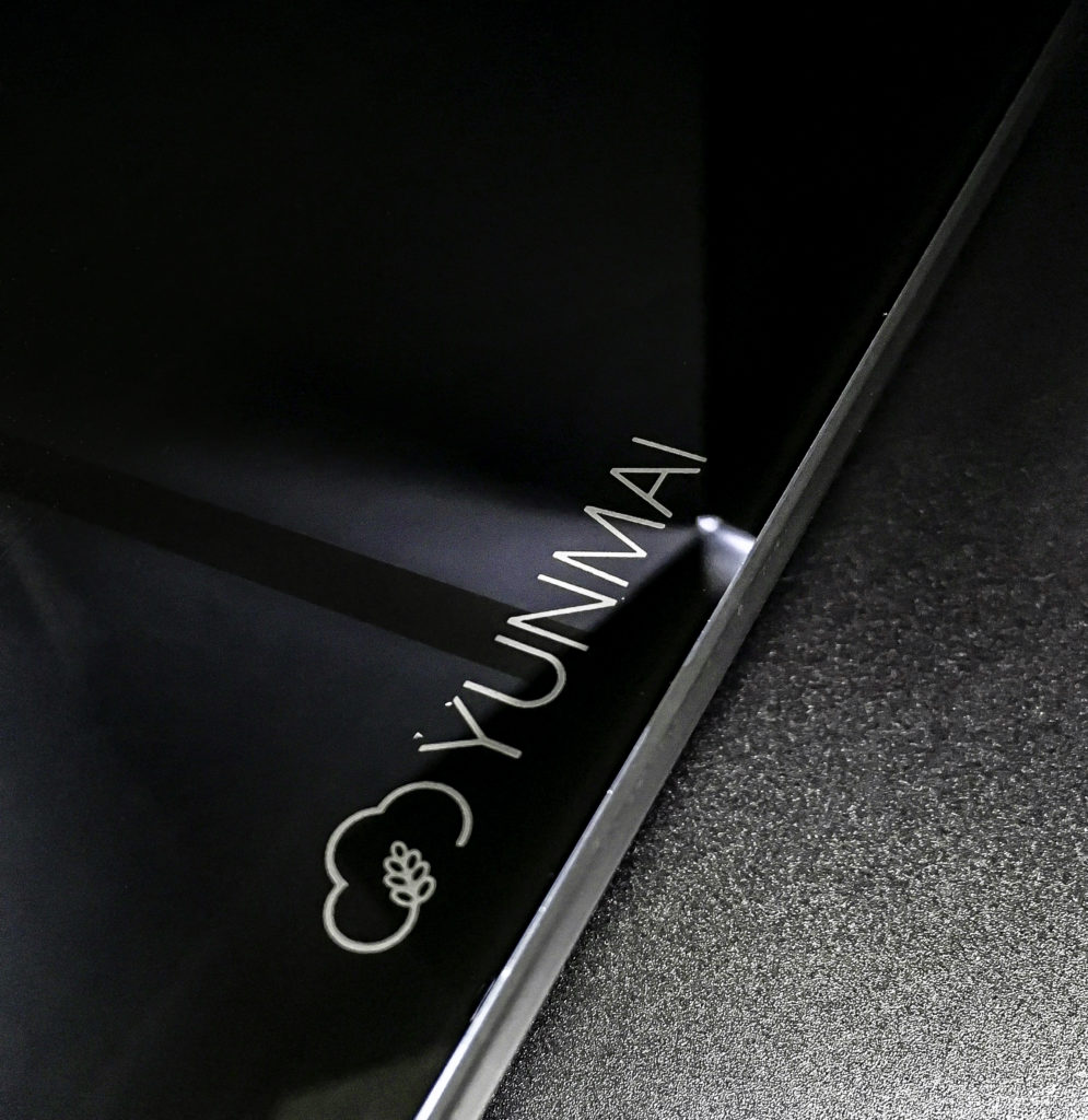 Yunmai logo on the sleek scale surface