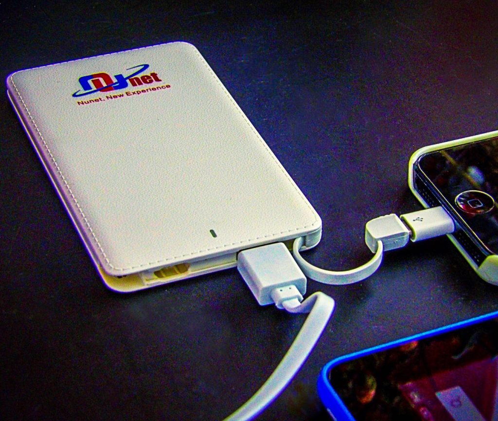 Nunet Nucharger Card Size Power Bank with Built-in Cable