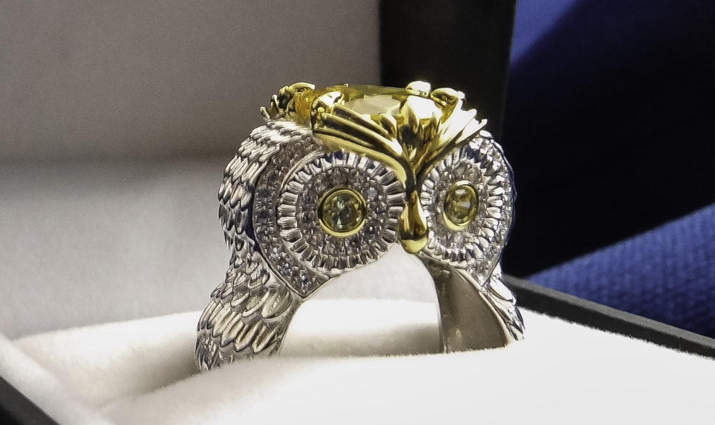 Jeulia Two Tone Feather Round Cut Created Topaz Owl Ring