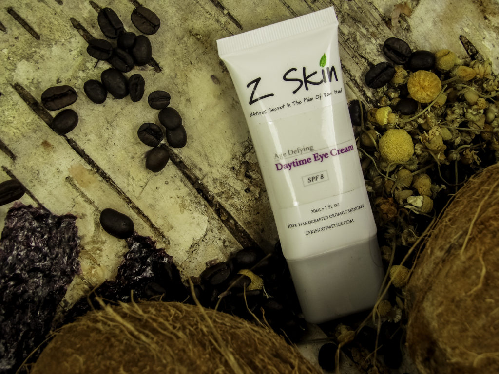 Daytime EyeCream contains Willow Bark, Camoille, Coconut, Coffee, Algae and Seaweed