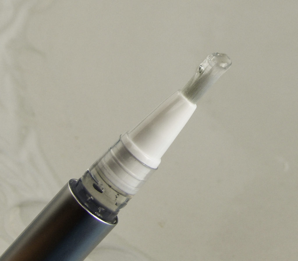 Use the easy to use pen brush to apply the gel precisely to each tooth