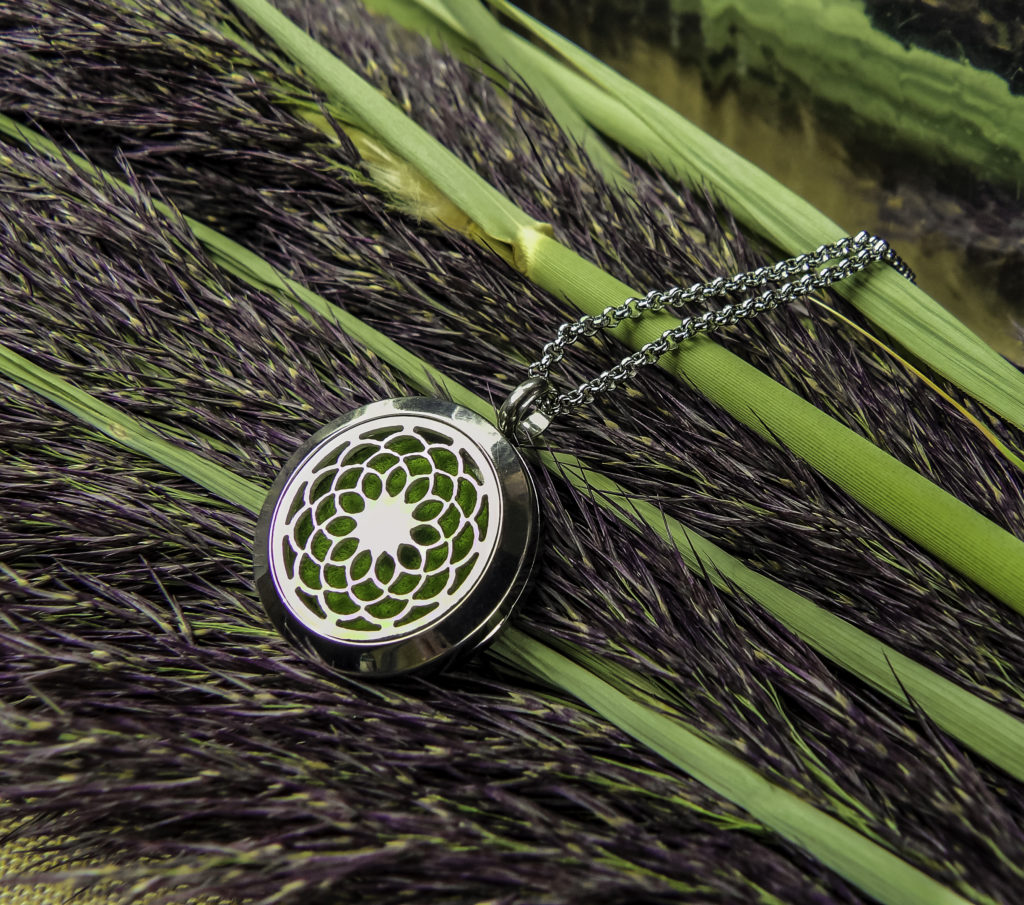 BOUTIQUELOVIN Aromatherapy Necklace allows for personal aromatherapy on the go