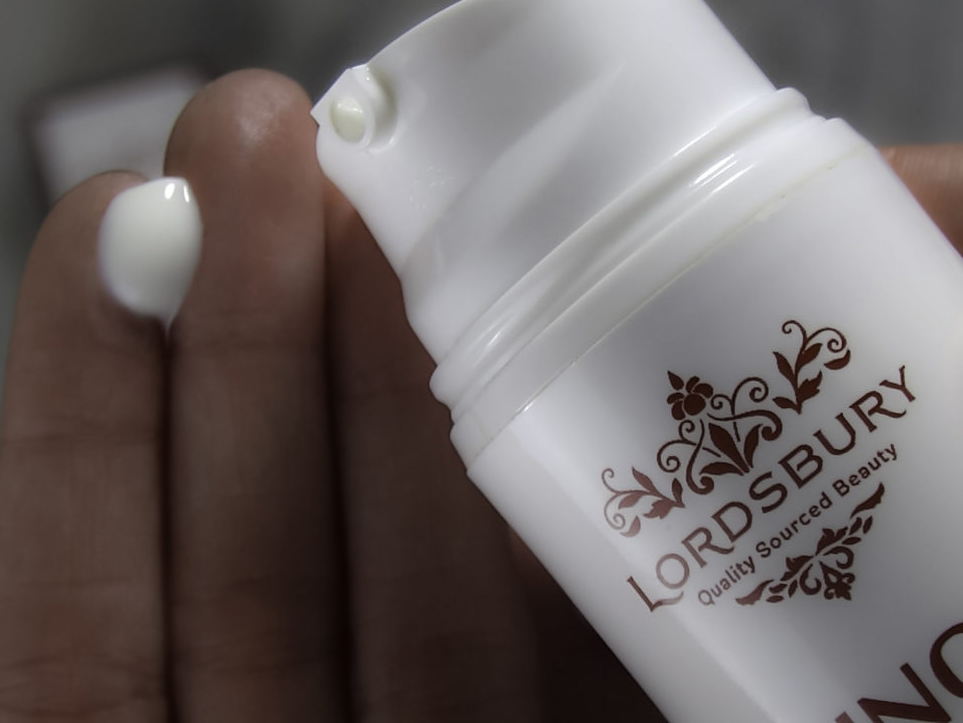 Lordsbury contains pure Retinol, Vitamin C Serum, Hyaluronic and a host of natural moisturizers all in one cream