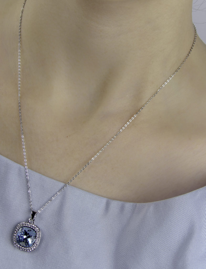 The 18 inch chain looks lovely on an open neckline