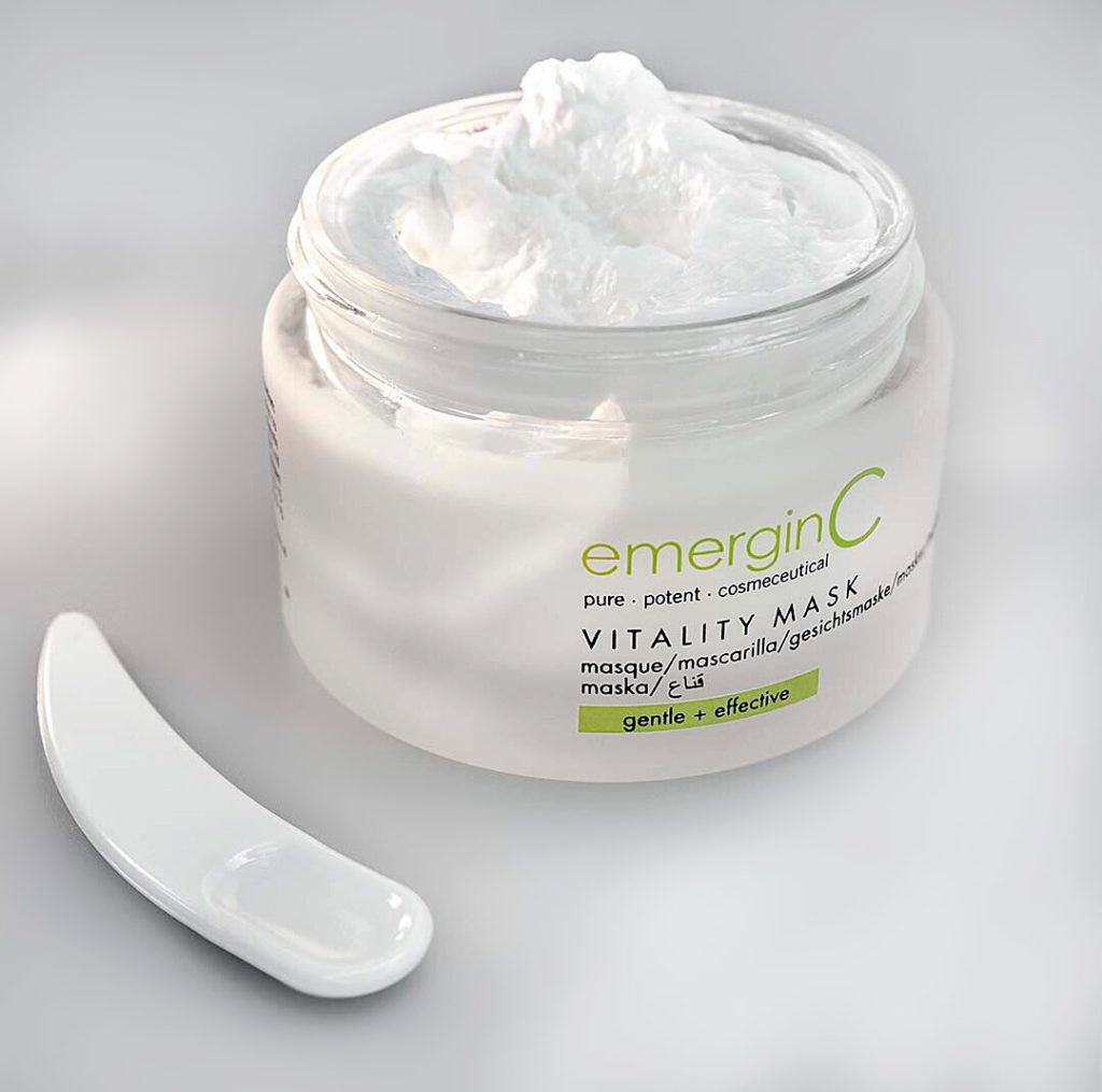 emerginC Vitality Mask leaves skin smooth and hydrated and comes with this useful little scoop